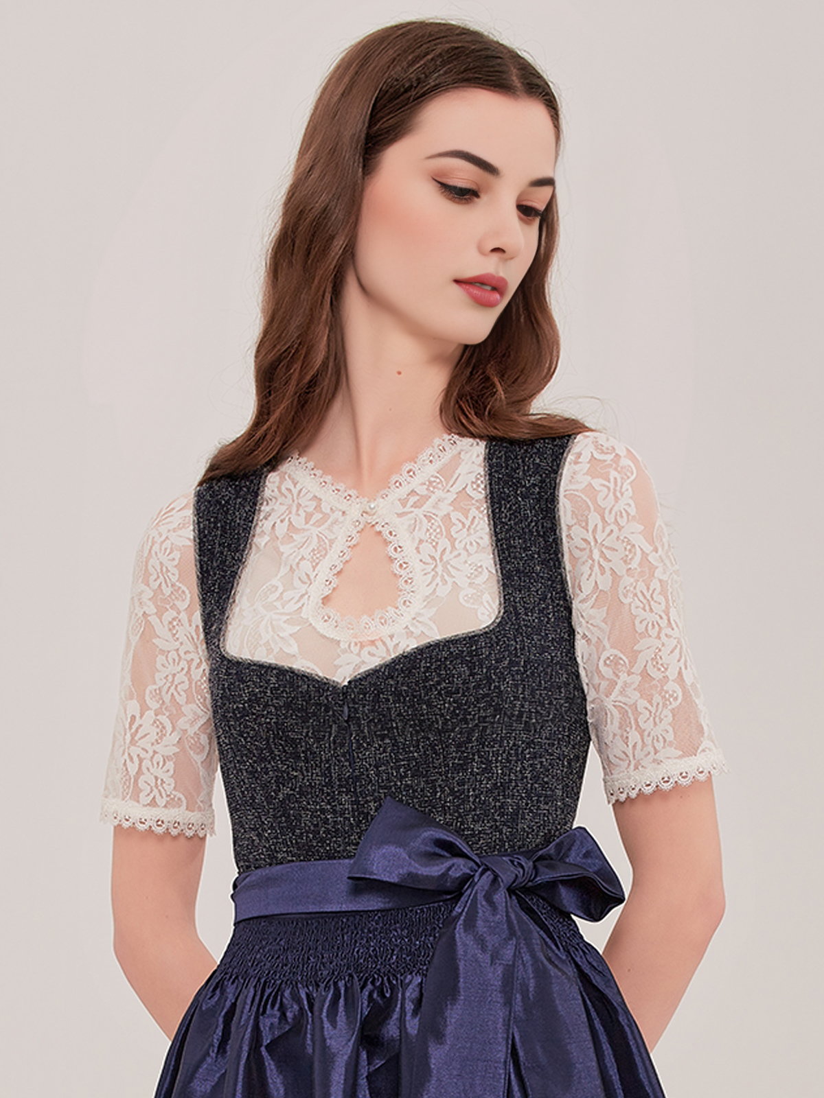 Dirndl Bluse in Lila und Blau