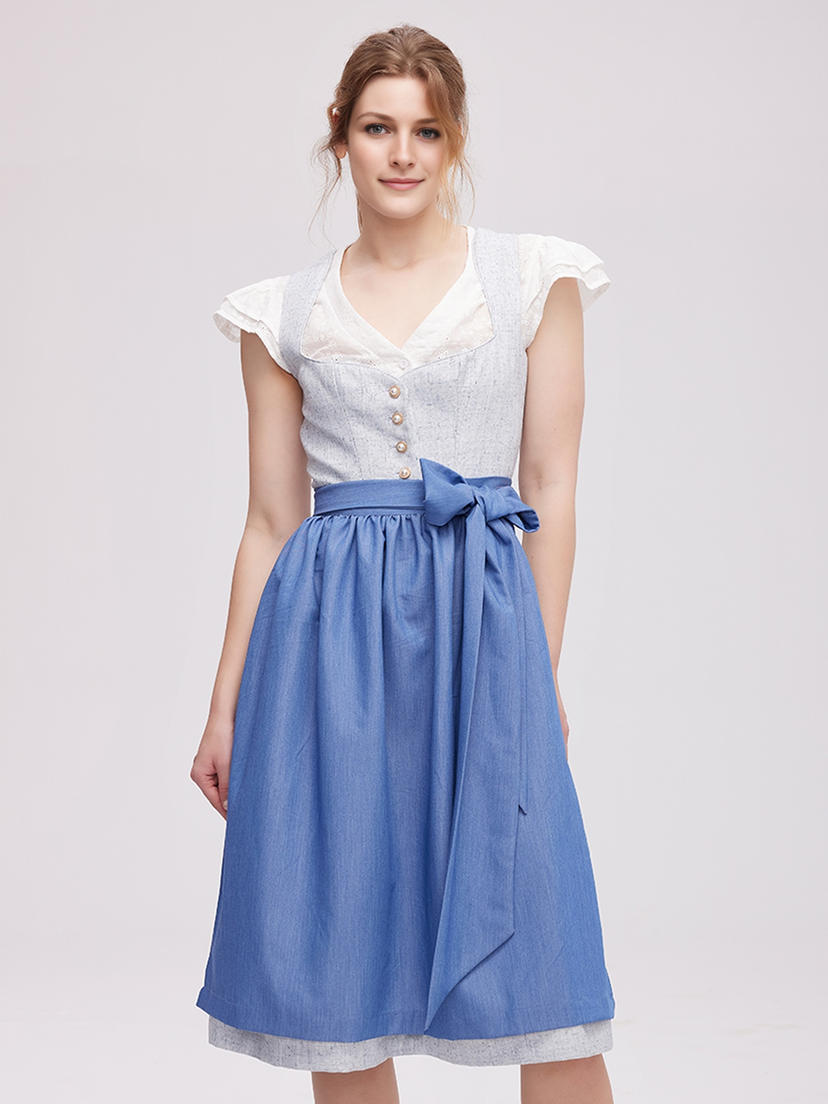 Modernes Dirndl in Hellblau