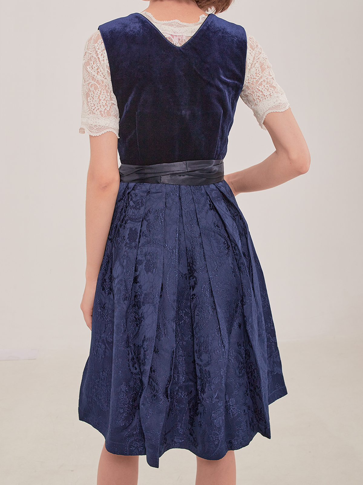 Elegantes blaues Langarm Dirndl