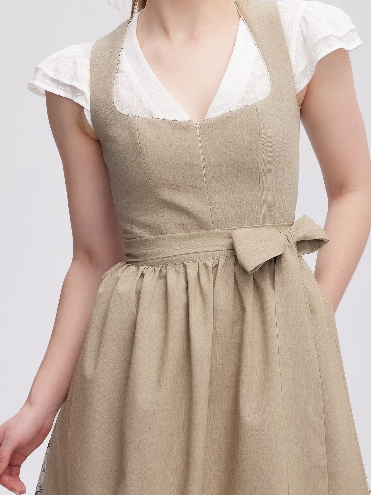 Dirndl in Salbeigrün – zeitlos und modern