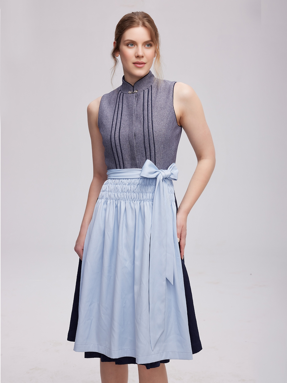 Dirndl Schwarz Samt in eleganter Ausführung