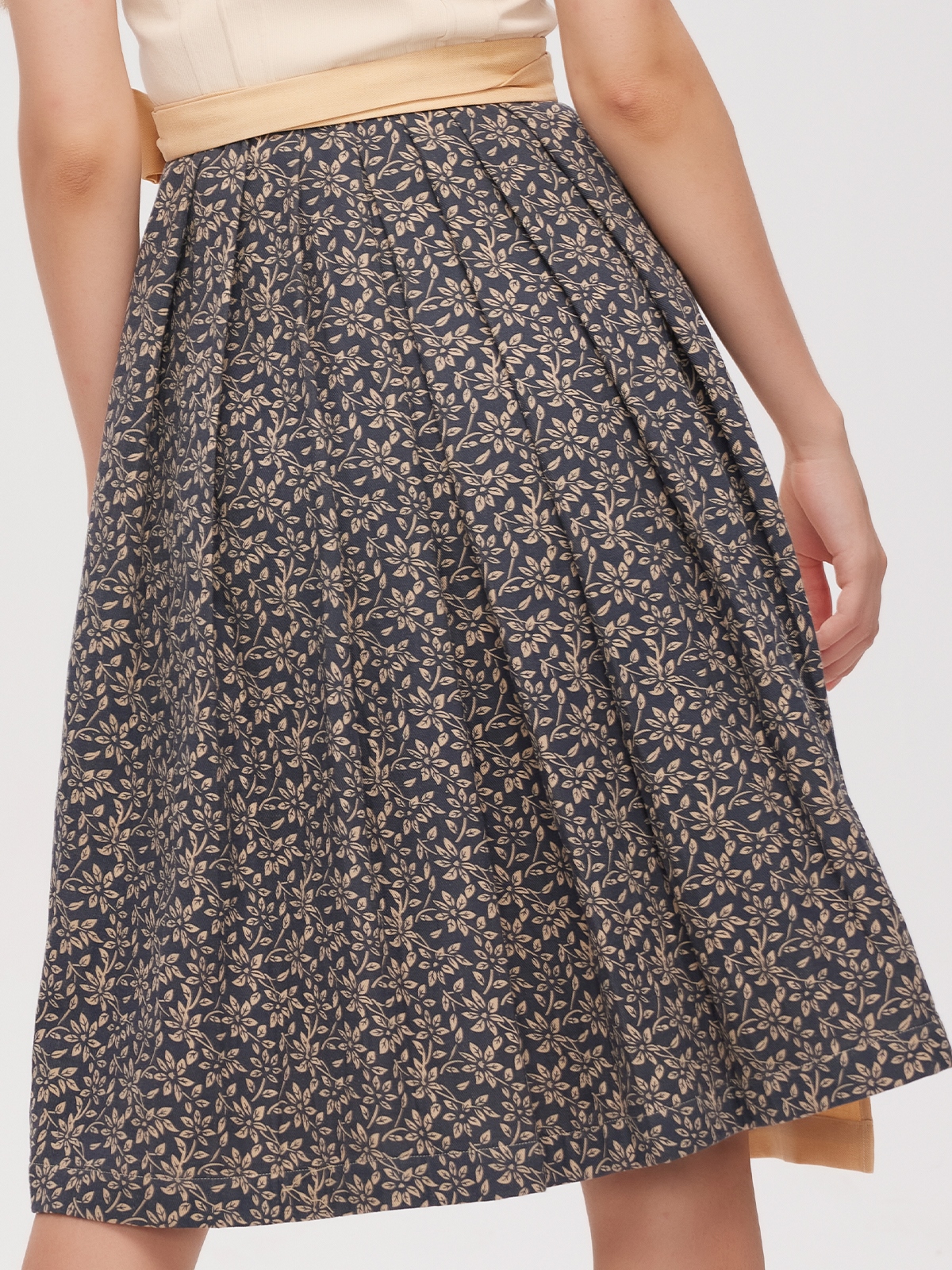 Dirndl in Gelb