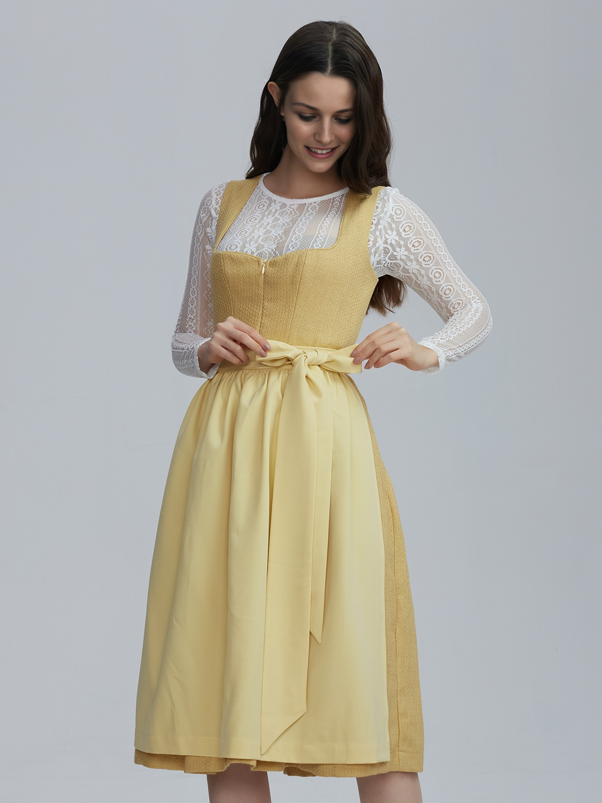 Dunkelgrünes Dirndl mit modernem Twist