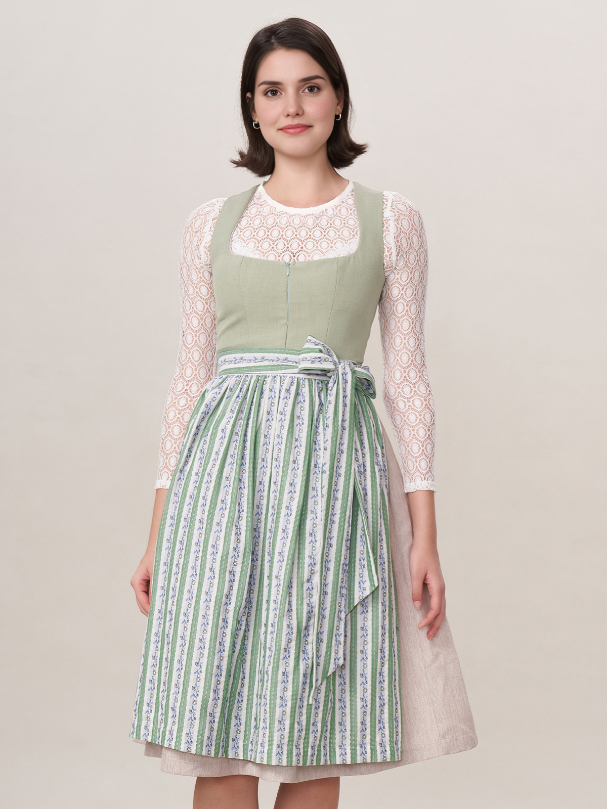 Dirndl in Grün mit floralen Details