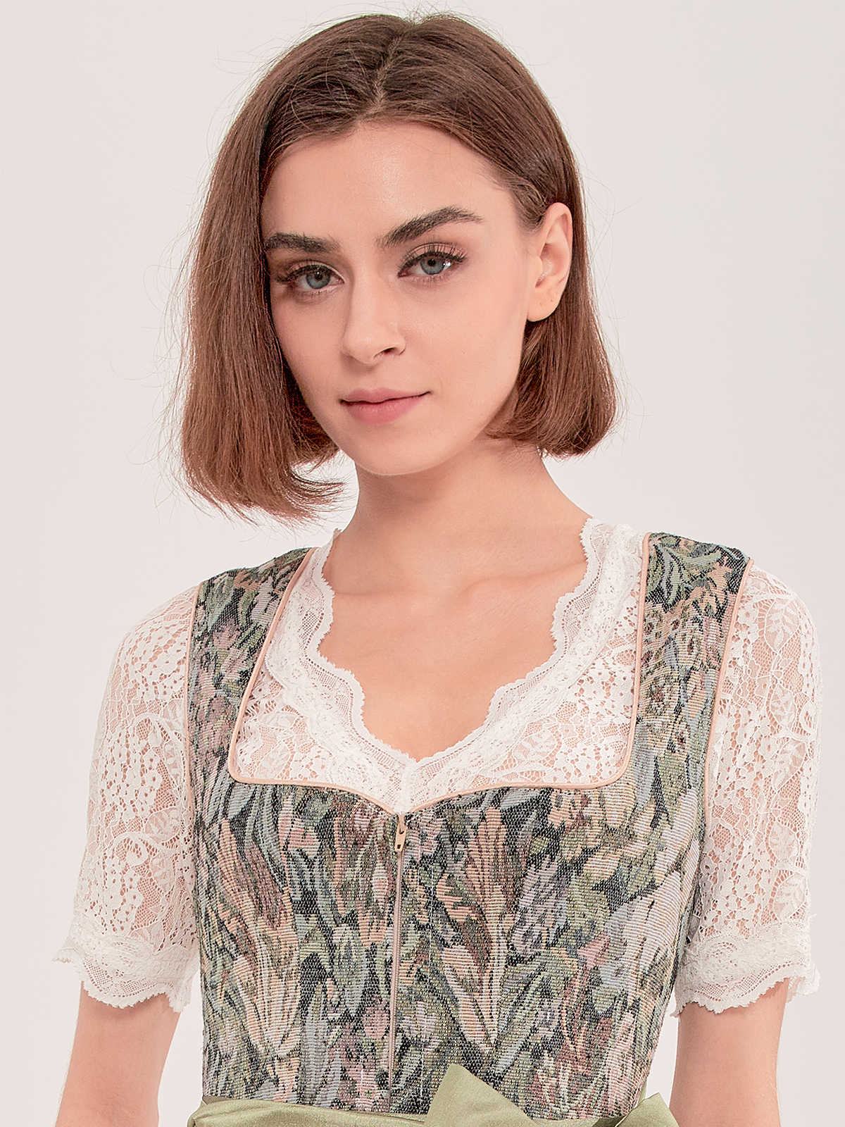Dirndl Grün Midi – zeitlos und elegant