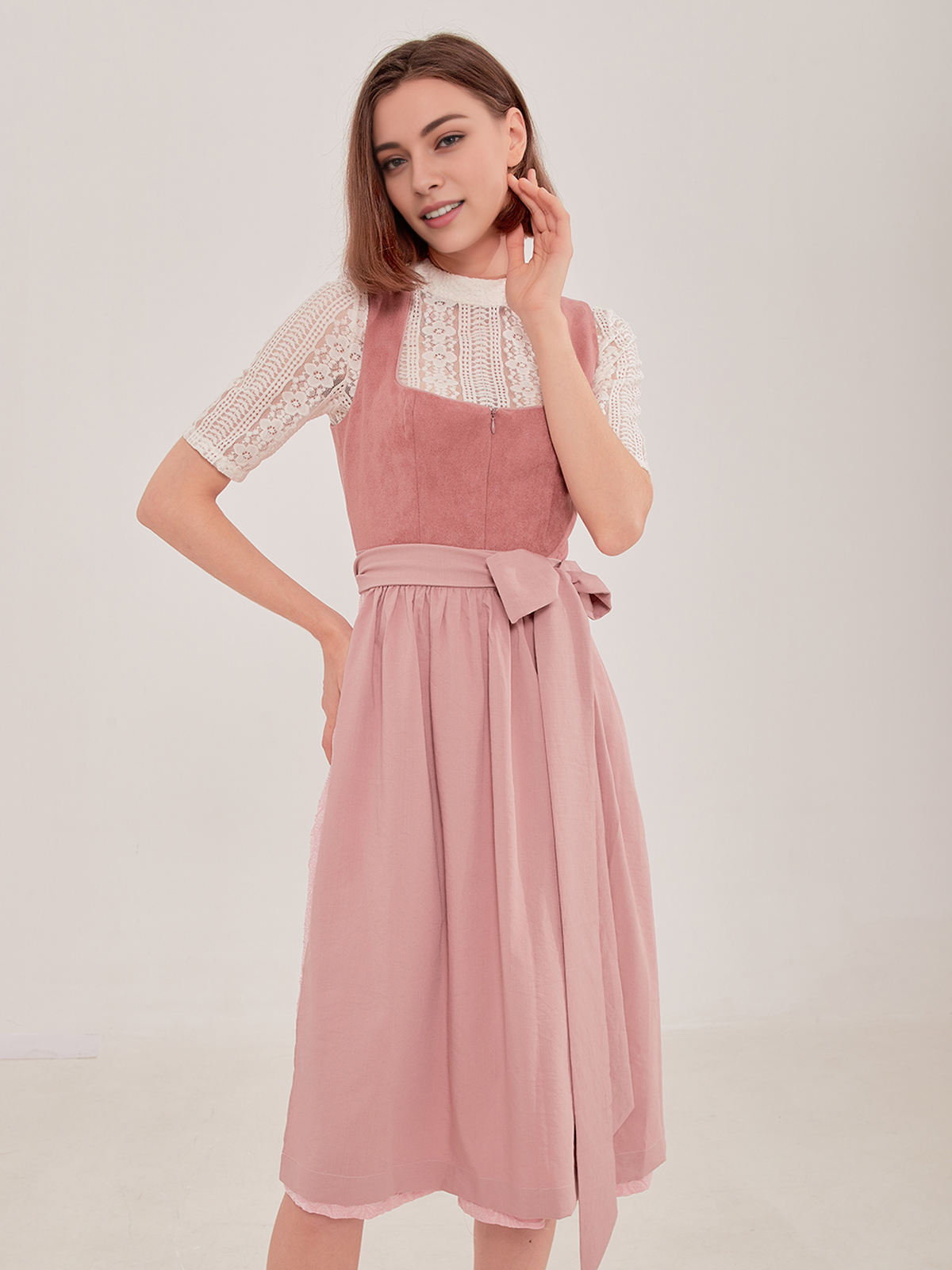 Dirndl in Rosa – feminin und stilvoll