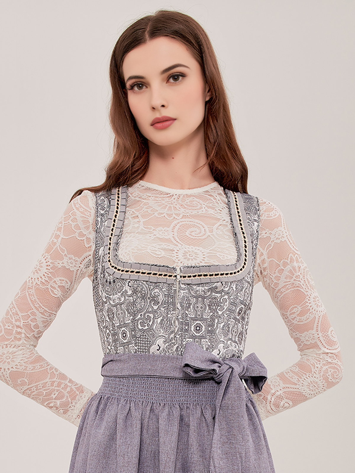 Ehreer Dirndl in Grau