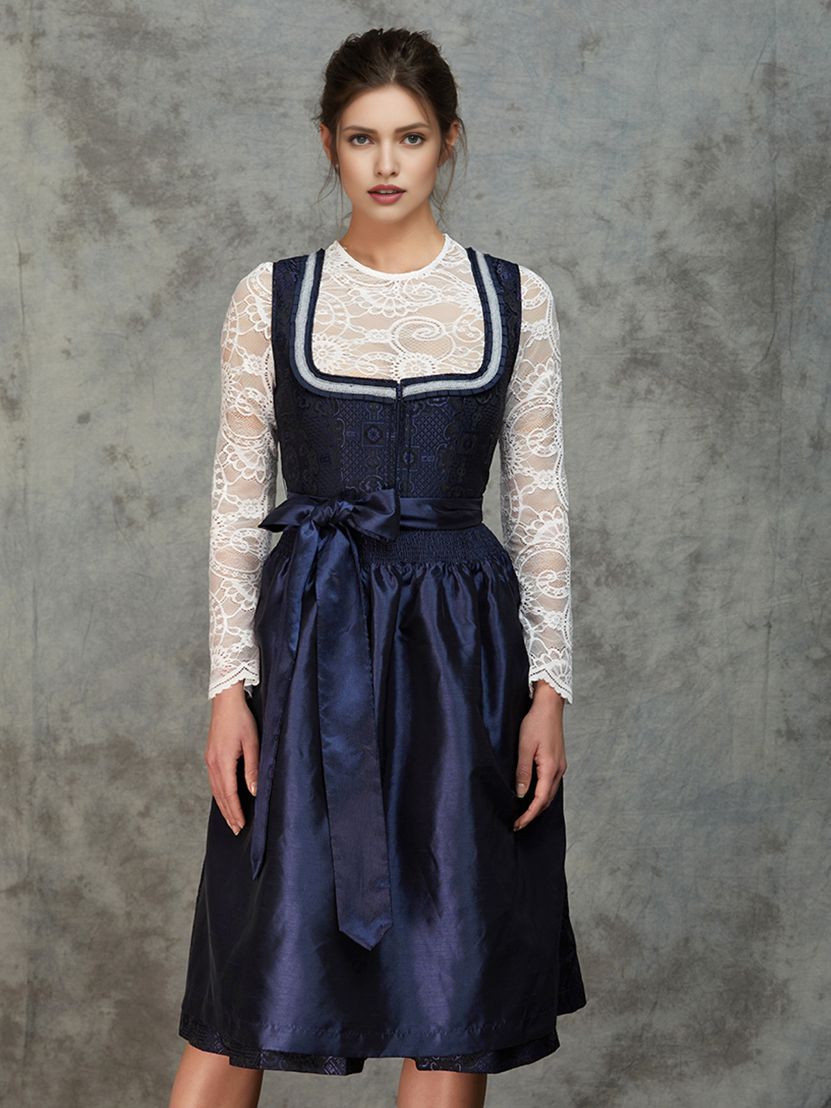 Dirndl Kurzarm in Blau