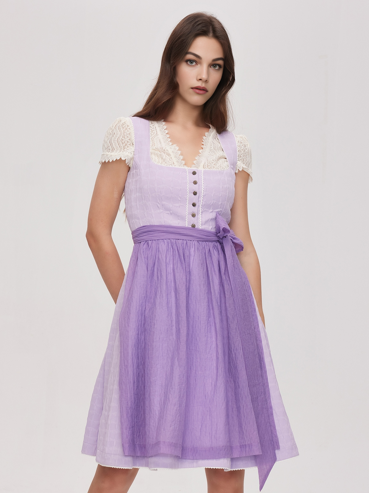 Dirndl in Lila – Eleganz für jeden Anlass