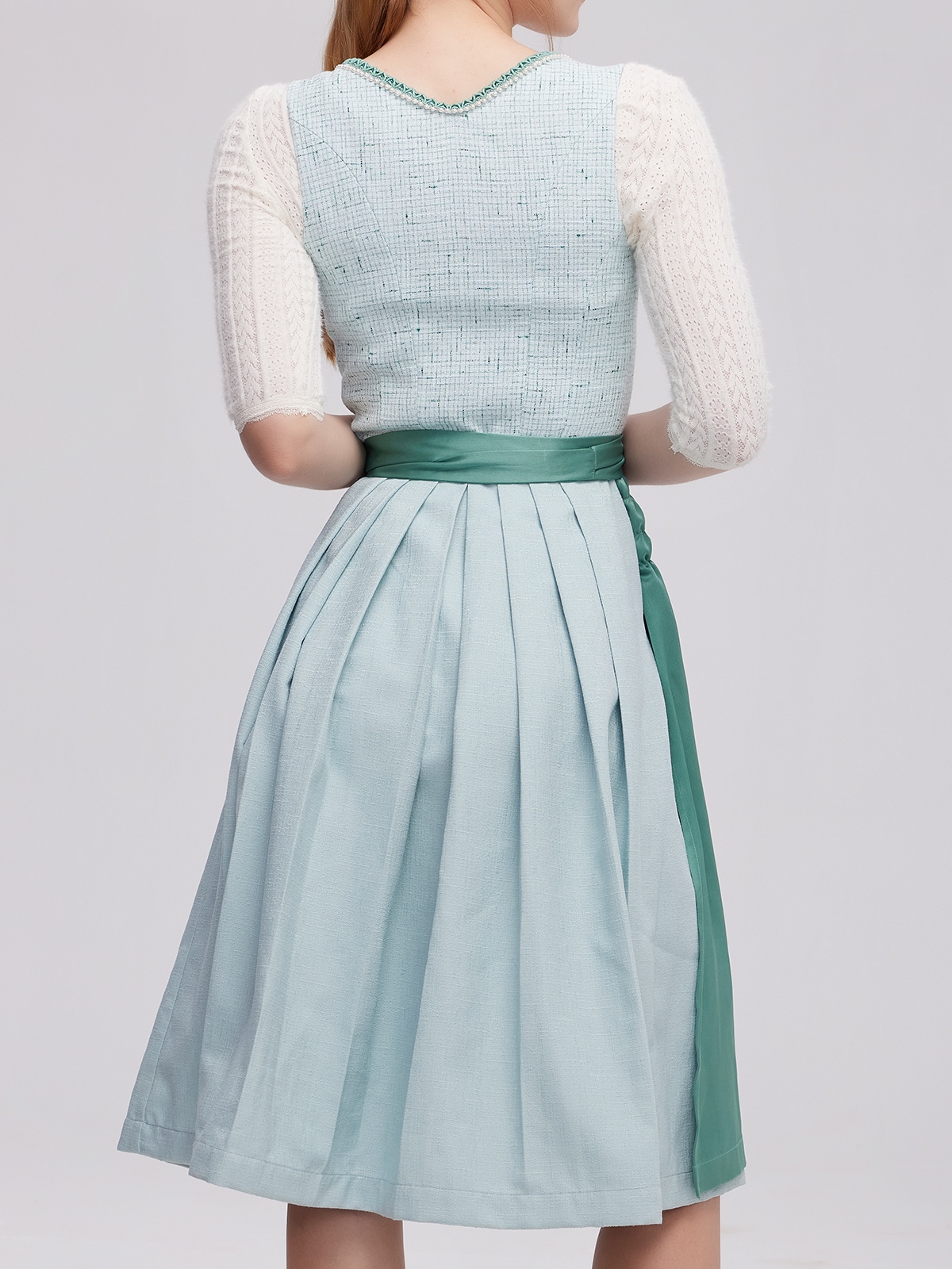 Dirndl mit Langarmbluse in Grün