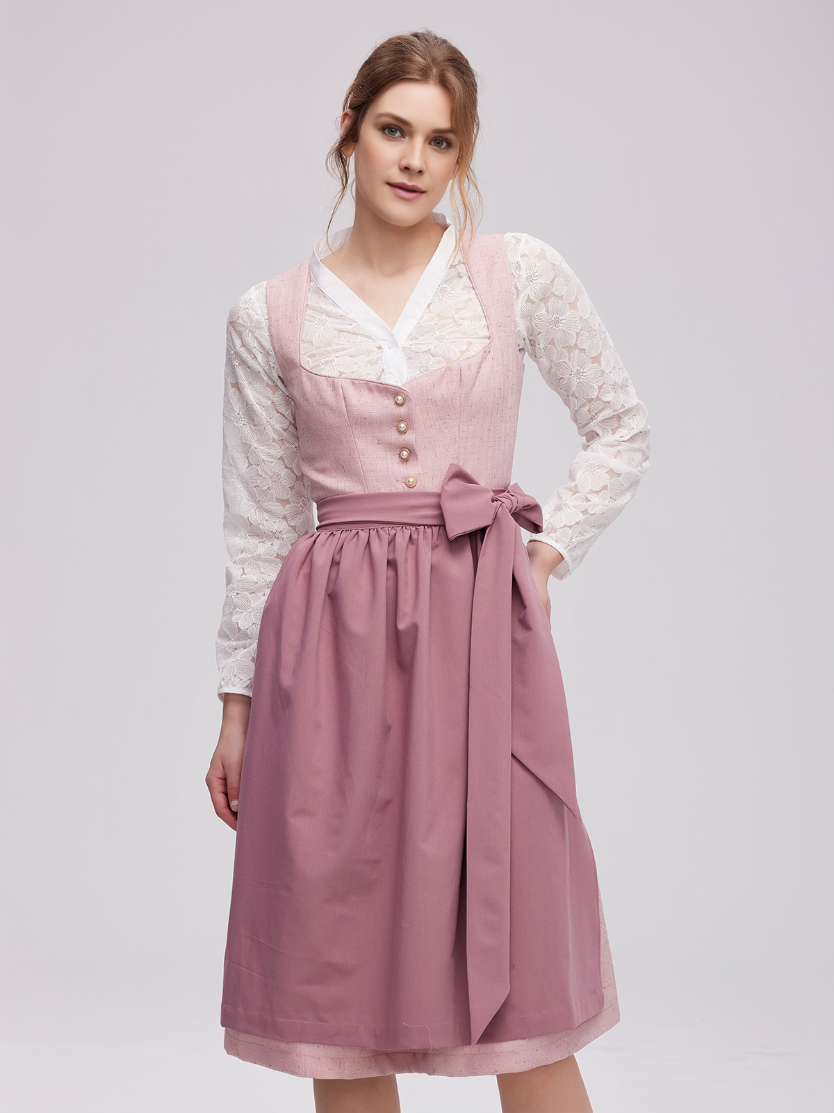Dirndl mit Herzausschnitt in Rosa