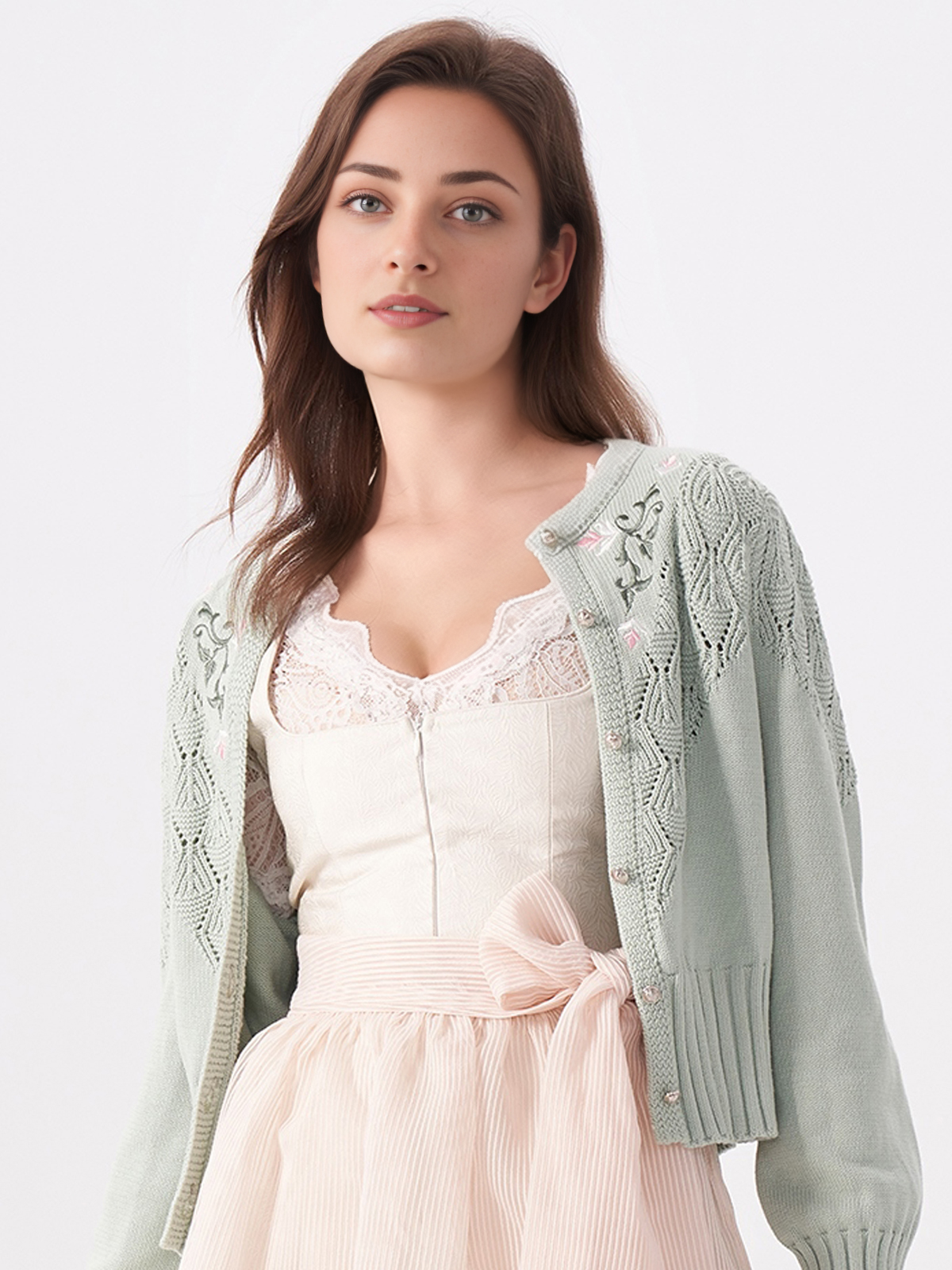 Modernes grün samt Dirndl mit traditionellen Elementen