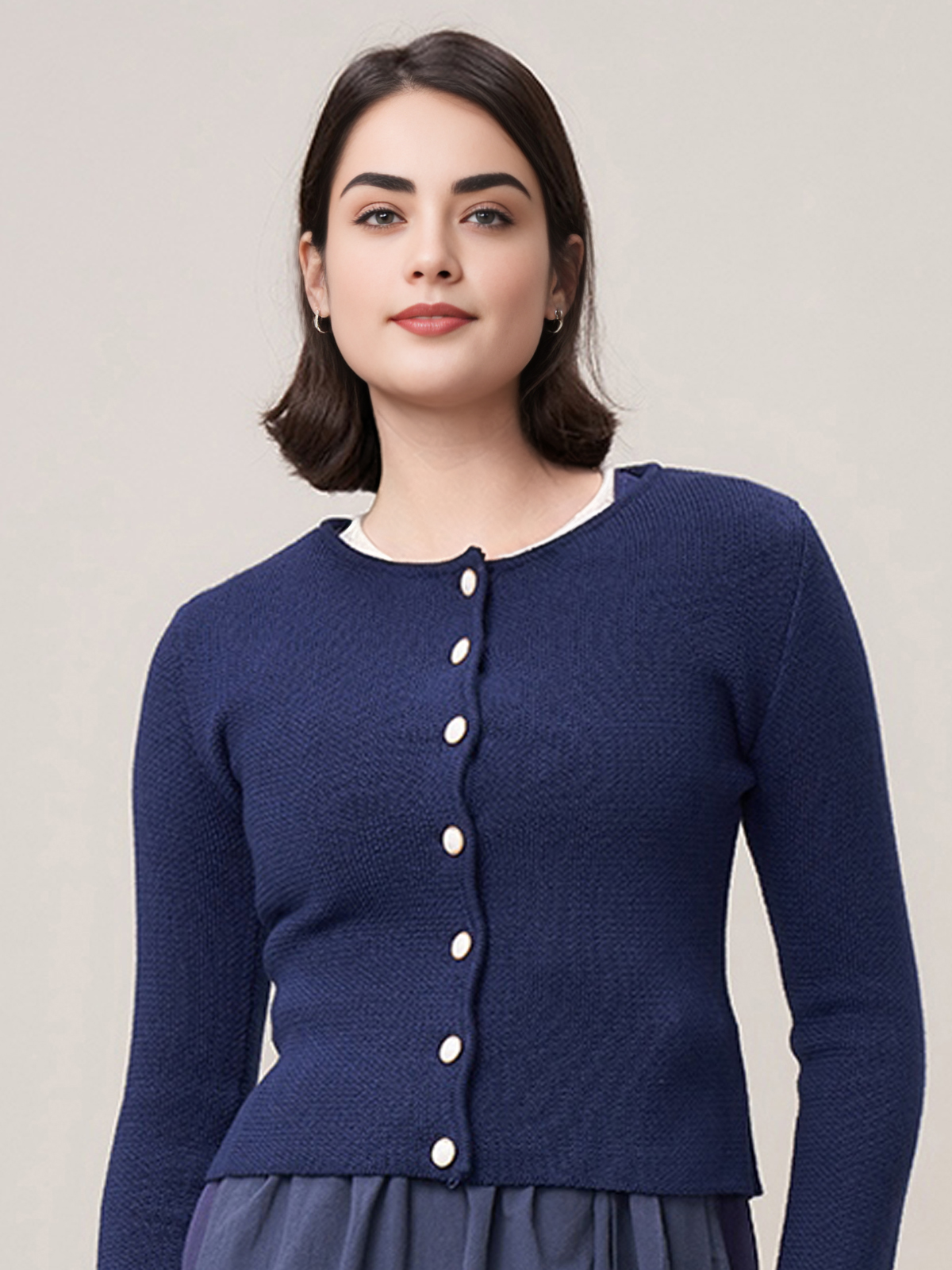 Modernes Dirndl in Marineblau