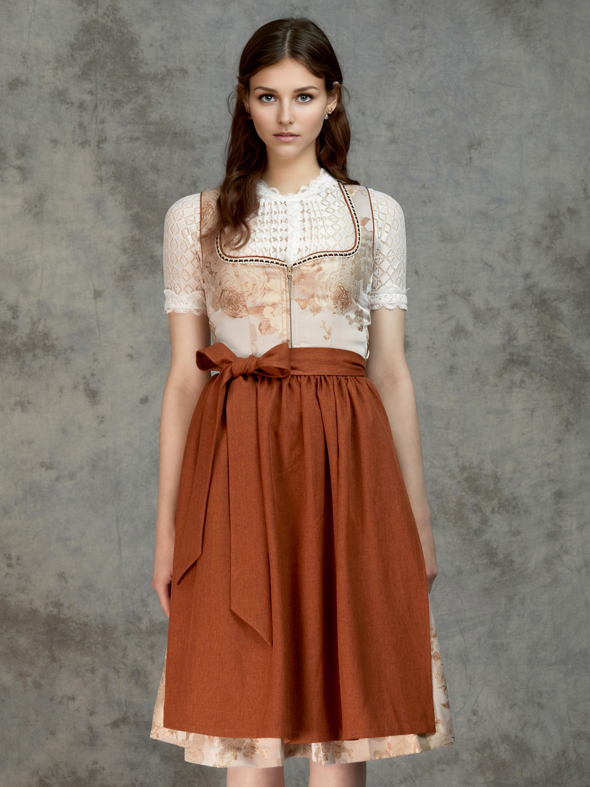 Modernes braunes Dirndl von Jamei