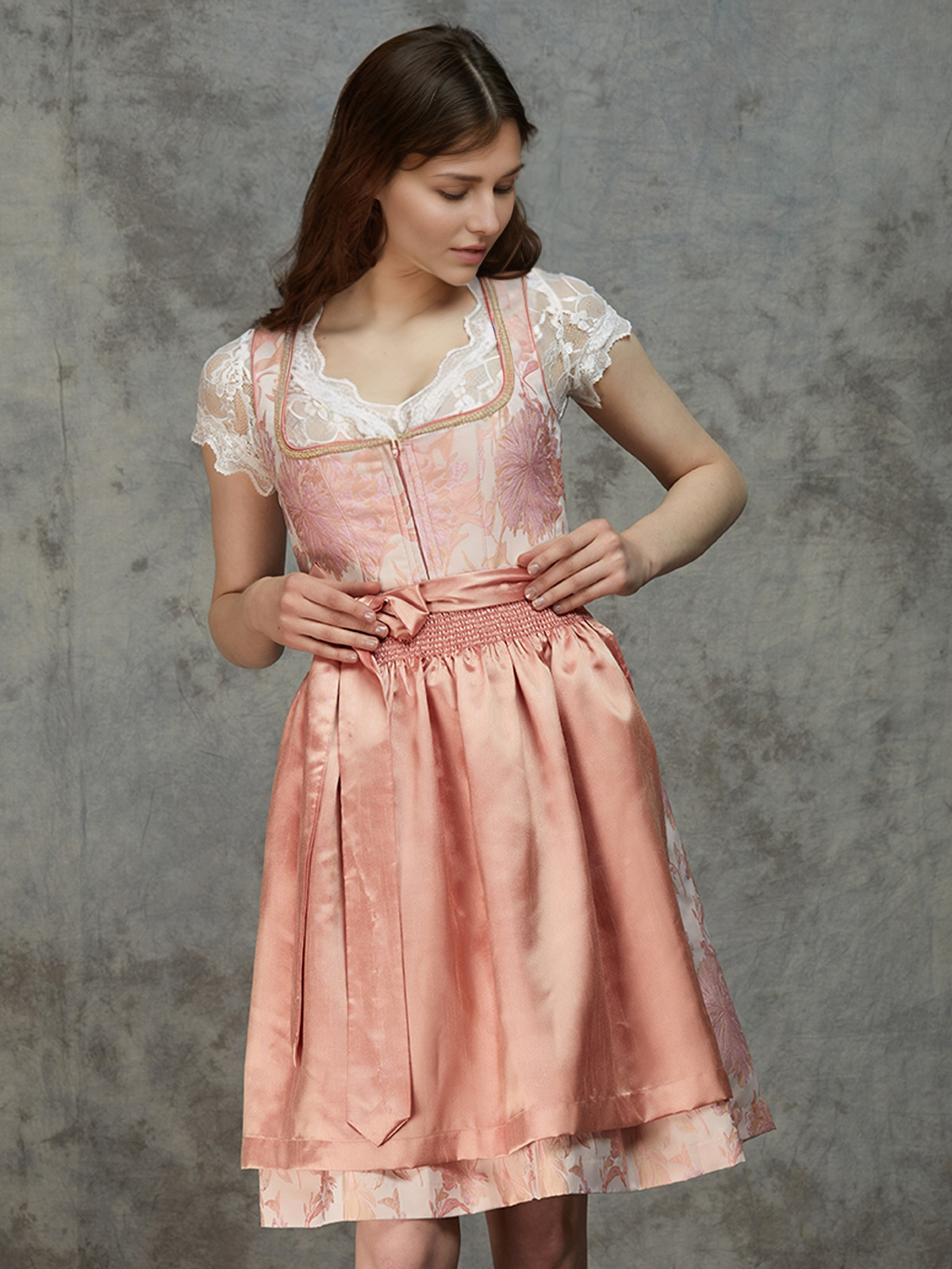 Dirndl in Rosa – eleganter Look für festliche Anlässe