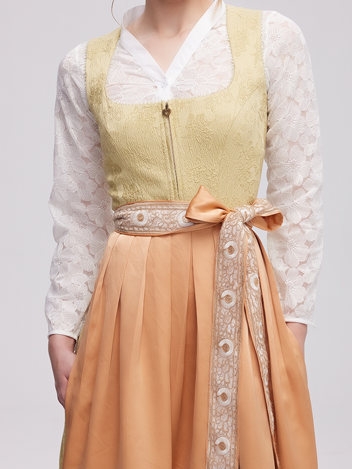 Elegantes Dirndl in Gelb