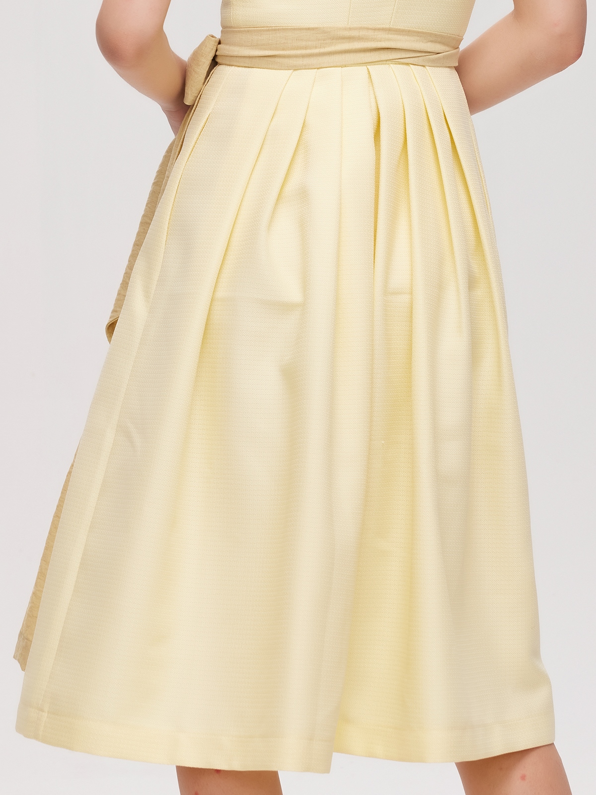 Klassisches Diensl in Gelb