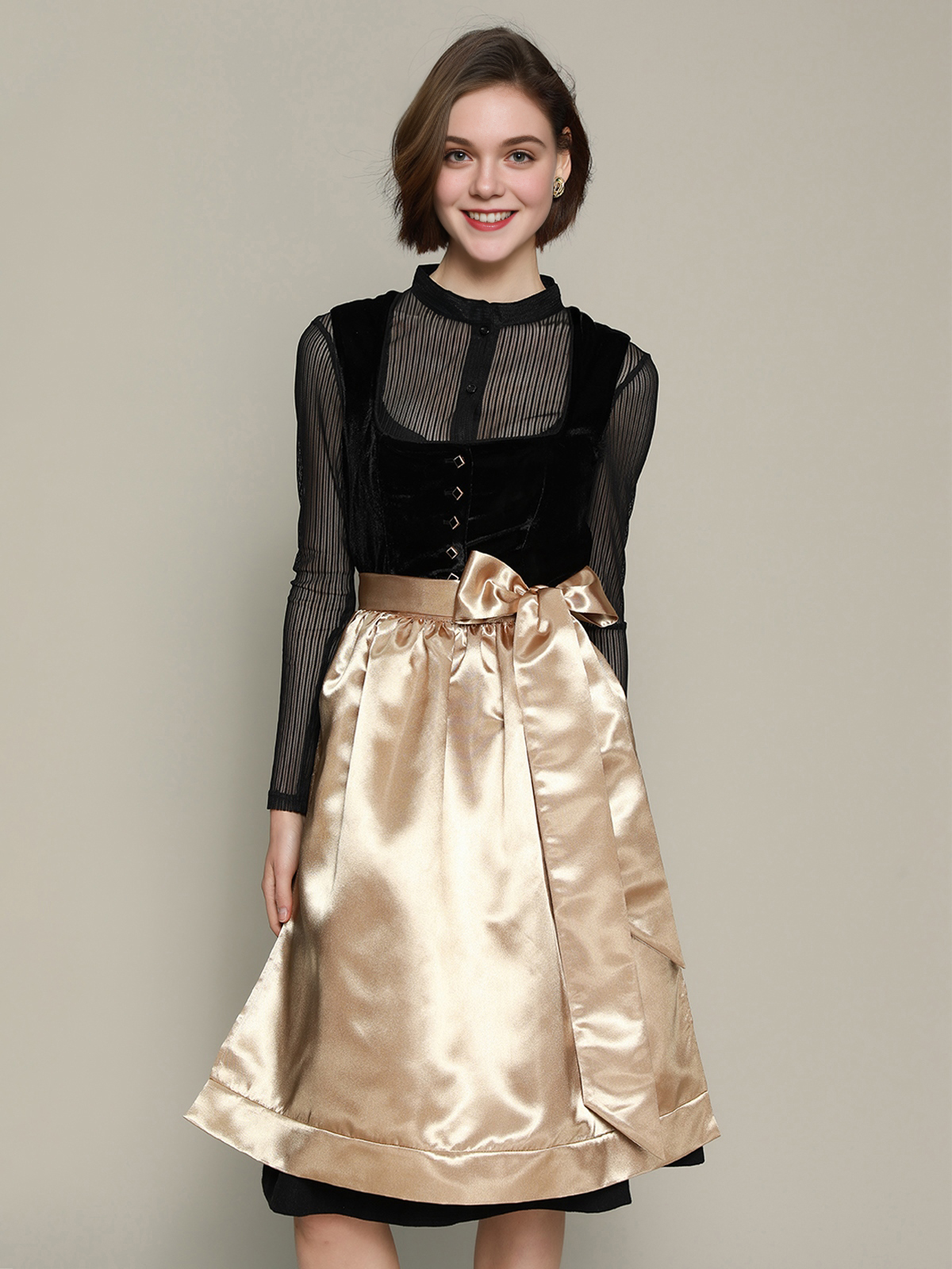 Modernes schwarzes Dirndl mit eleganten Details